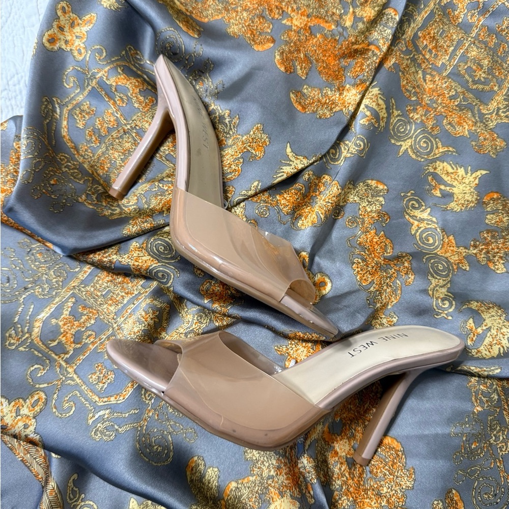 💥2 for $50!💥
NEW! Nine West frosted caramel Nude High Heel Mules